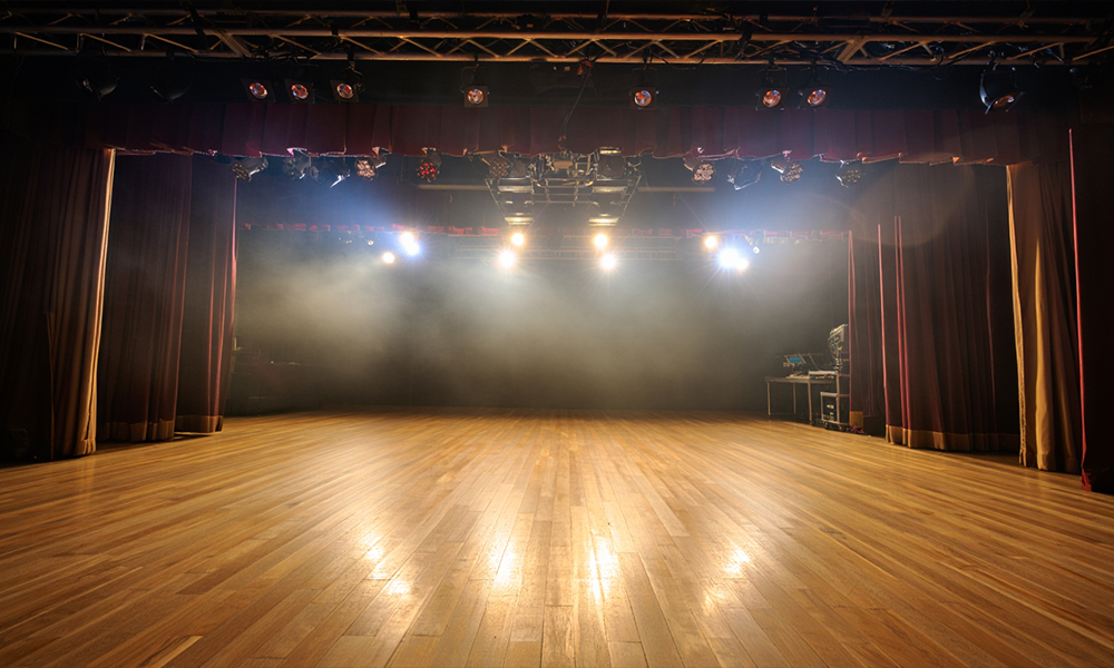 Тарский театр привёз в Омск спектакль по пьесе Виктора Розова (16+)