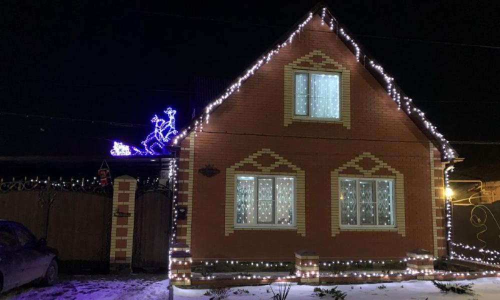 Для жителей Октябрьского округа проводят конкурс на лучшее новогоднее оформление двора