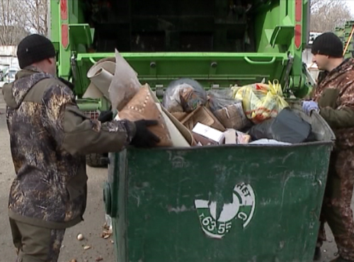 В Омске устранили проблему с вывозом мусора