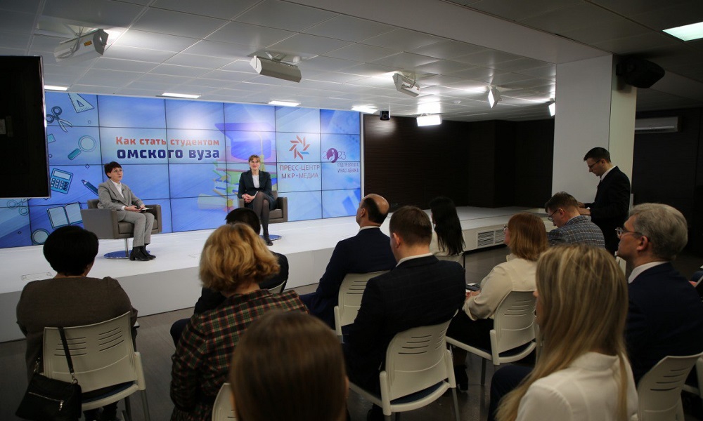 Родителям омских абитуриентов рассказали об особенностях приёмной кампании этого года