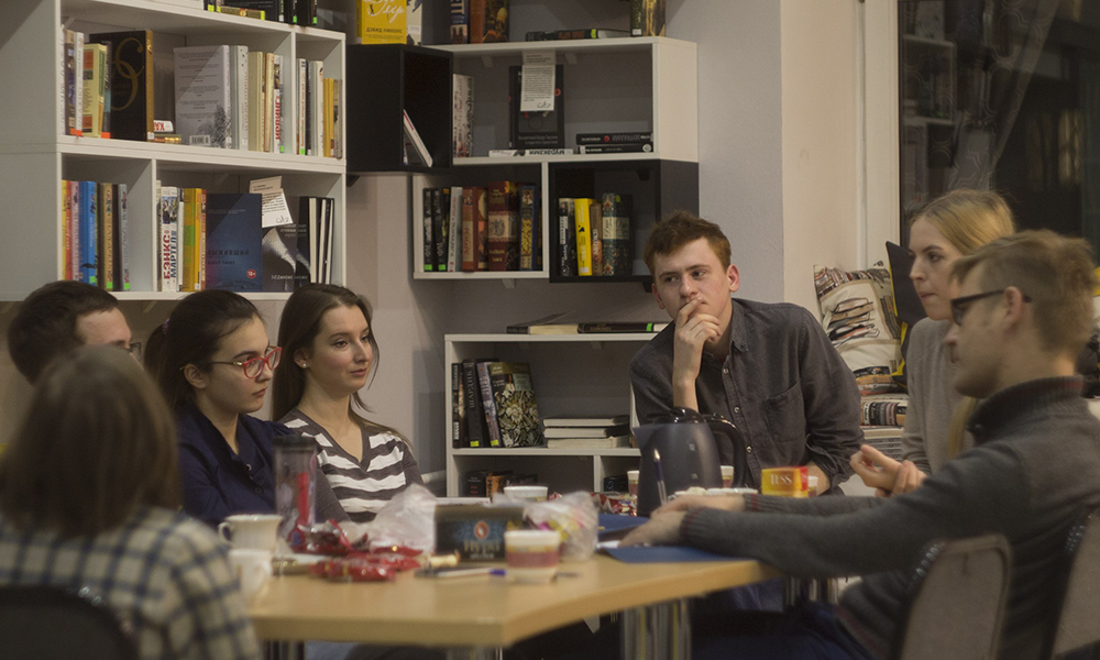 «Достоевский одобряет!»: в Омске уже 7 лет успешно действует клуб любителей чтения