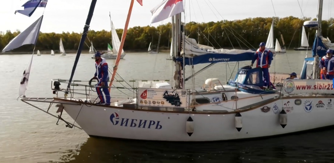Экипаж омской яхты "Сибирь" расскажет, как пережил шторм