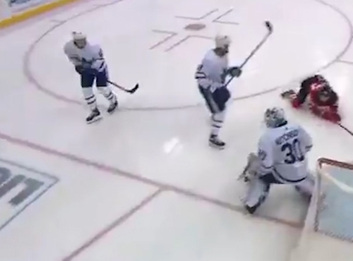 Экс-нападающий омского "Авангарда" Илья Михеев получил травму