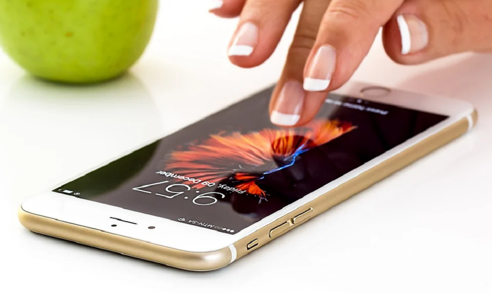 Экономист CMS Institute: рубль укрепляется, цены на смартфоны падают