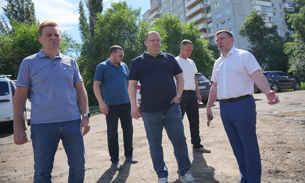 В Кировском округе продолжают ремонт тротуаров и ливневой канализации