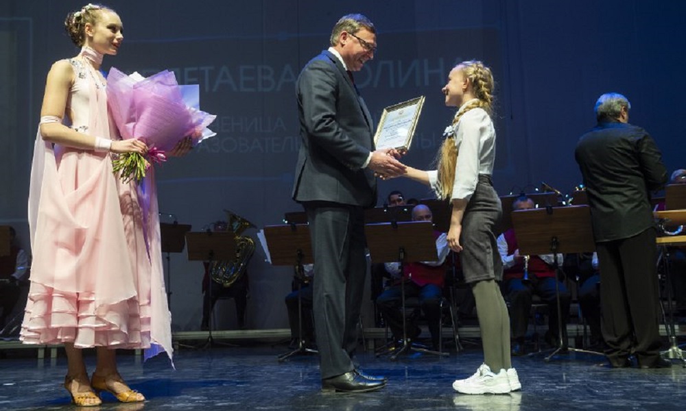 Шести талантливым детям с инвалидностью присудили премию губернатора Омской области