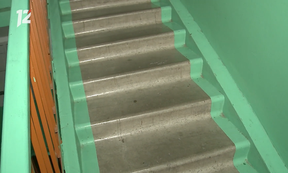 Омичка отсудила у стоматологии 236 тысяч рублей за падение с лестницы 