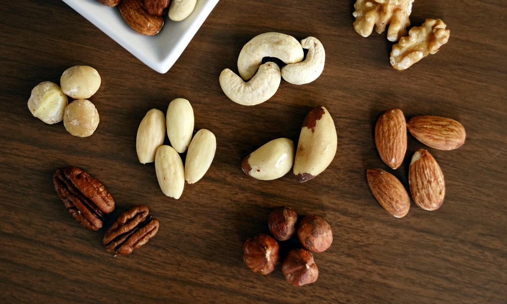 В омский пивной магазин наведалась белочка в человеческом обличье, забрала орехи и скрылась, не заплатив [ВИДЕО]