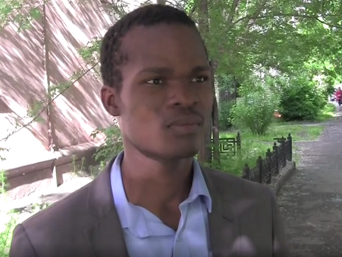 На улице Омска ограбили гражданина Мозамбика