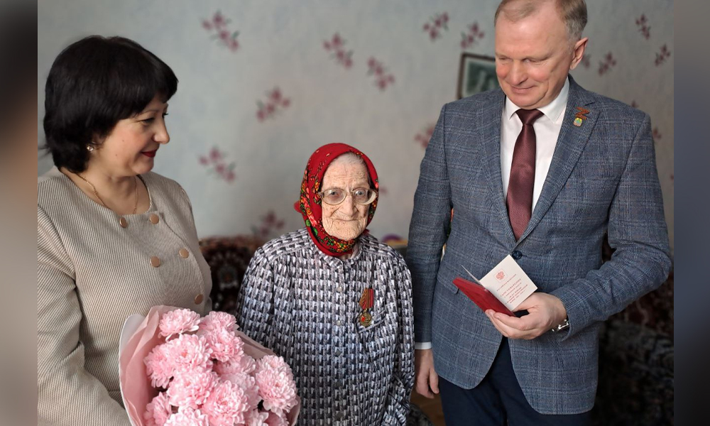 Первую в Называевском районе юбилейную медаль к 80-летию Победы вручили труженице тыла