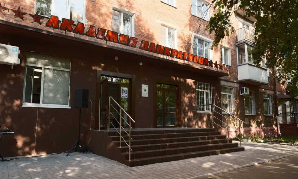 Спорткомплекс шаговой доступности: в Ленинском округе Омска открылась Академия панкратиона