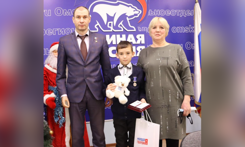 В День Героев Отечества сенатор Совета Федерации от Омской области наградил юных омичей
