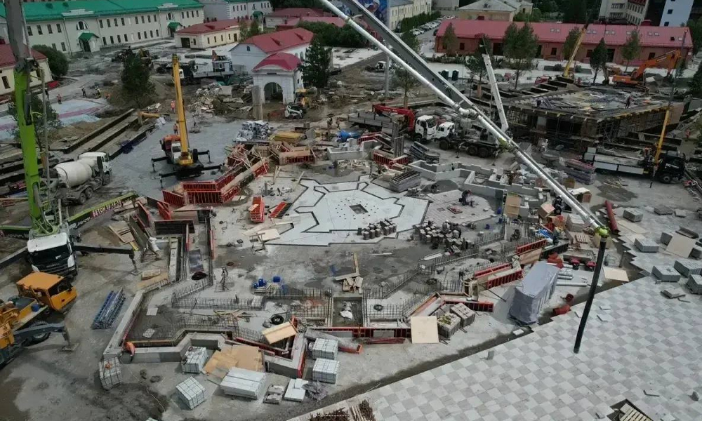 Виталий Хоценко показал ход благоустройства набережной у Омской крепости