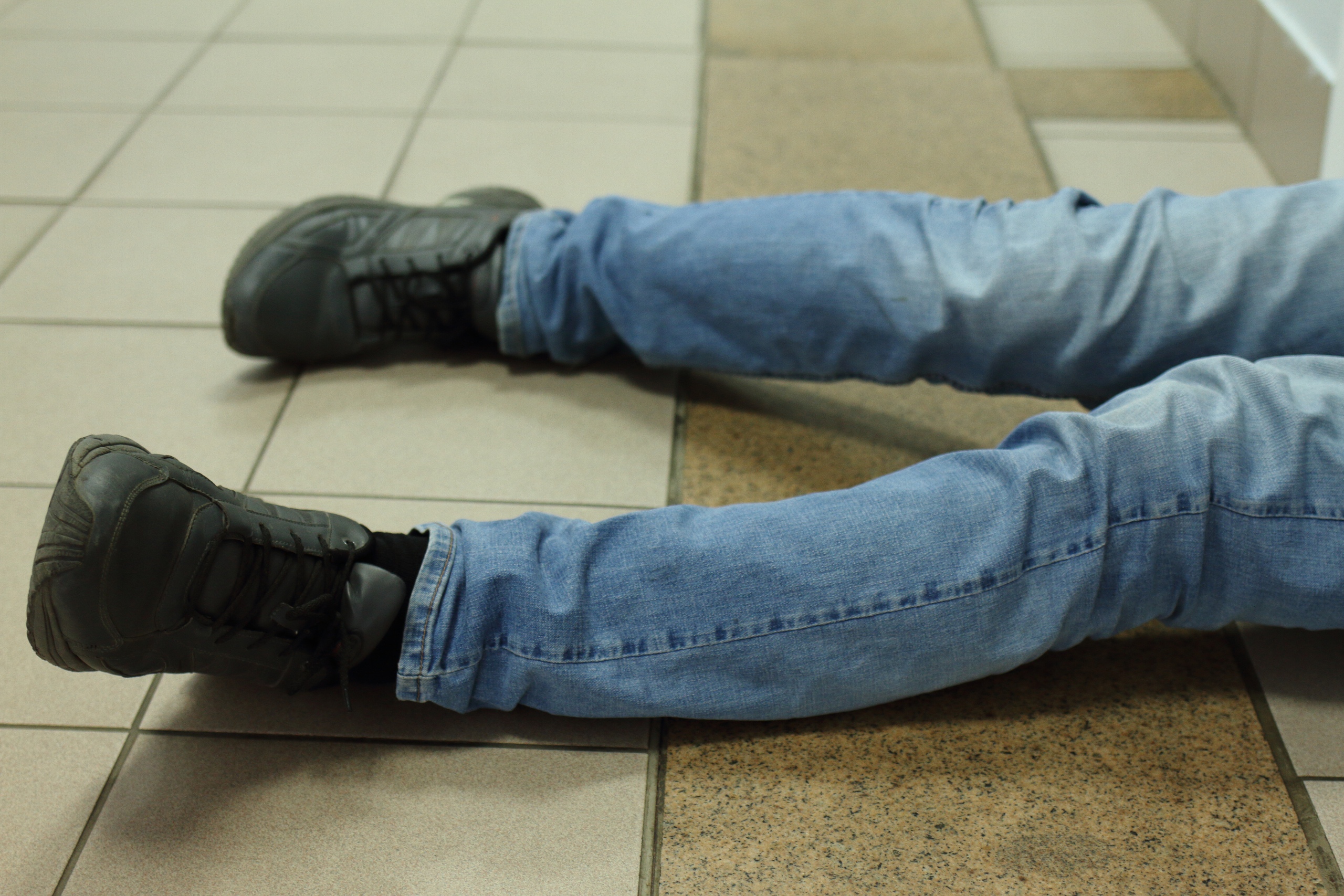 Омские полицейские расследуют смерть жителя Оконешниково от ножевого ранения