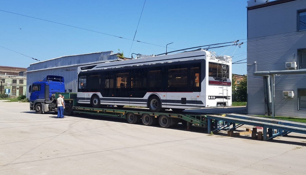 В Омск отправили первую партию новых троллейбусов «Адмирал»