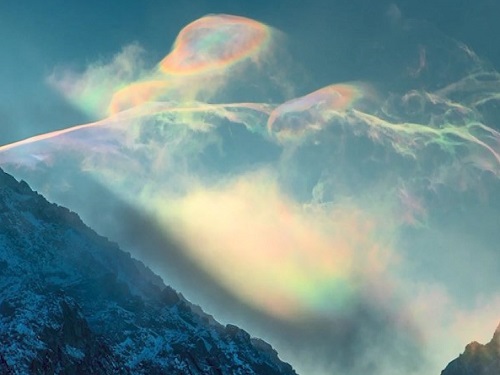 Кружевные облака над Сибирью восхитили пользователей соцсетей по всему миру