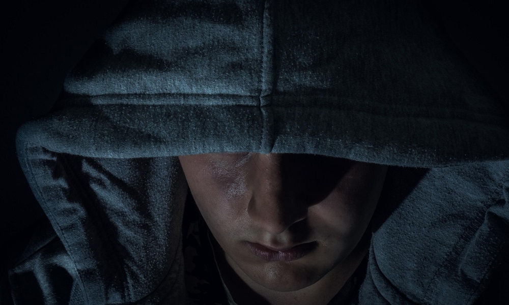 Омич отобрал у подростка дорогой телефон, сдал в ломбард и потратил деньги на алкоголь