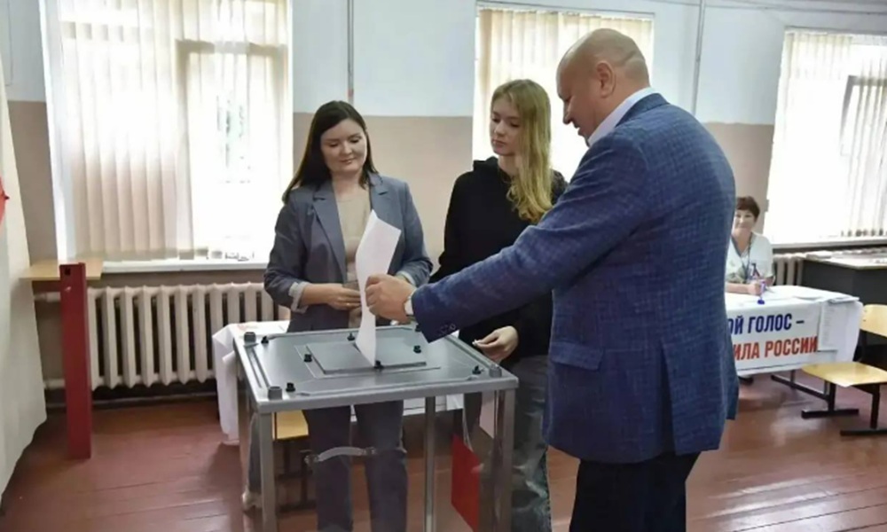 Сергей Шелест проголосовал на выборах депутатов Госдумы и Заксобрания