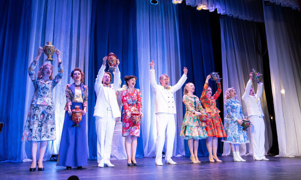 В Омском Доме актёра театральный сезон завершился праздничным концертом