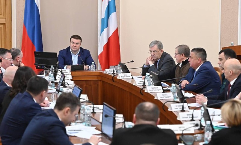 Губернатор Омской области провёл заседание инвестиционного комитета 