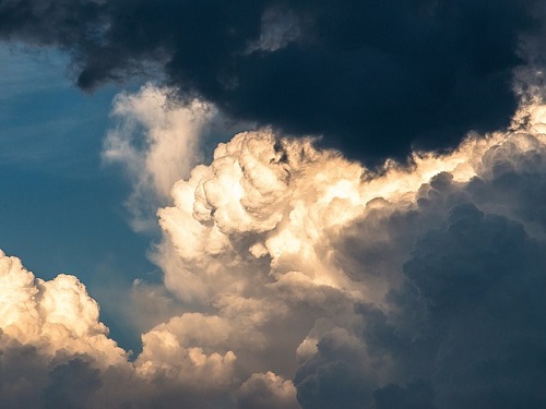 Омичей предупредили о штормовом ветре и ухудшении погоды