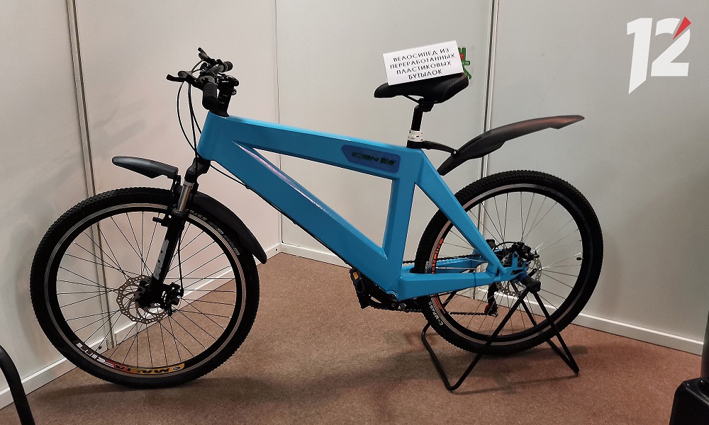 Омский инженер создал велосипед из переработанных пластиковых бутылок