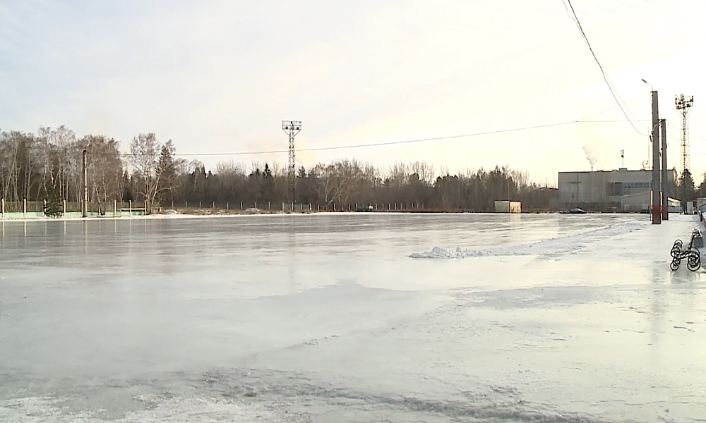 В Омске залили каток у СК «Юность»