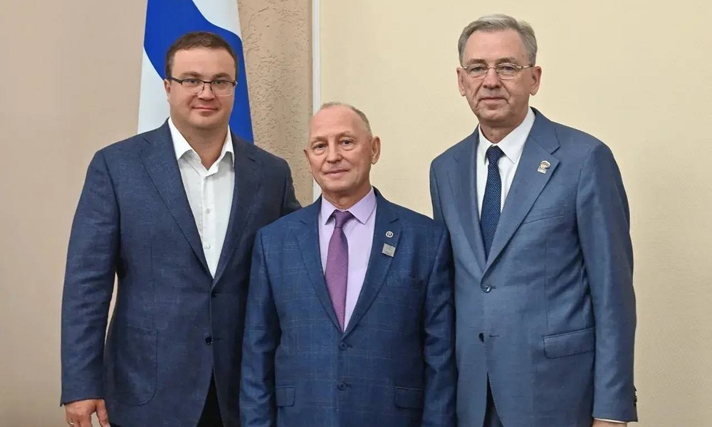 Виталий Хоценко наградил полковника полиции за многолетнюю службу