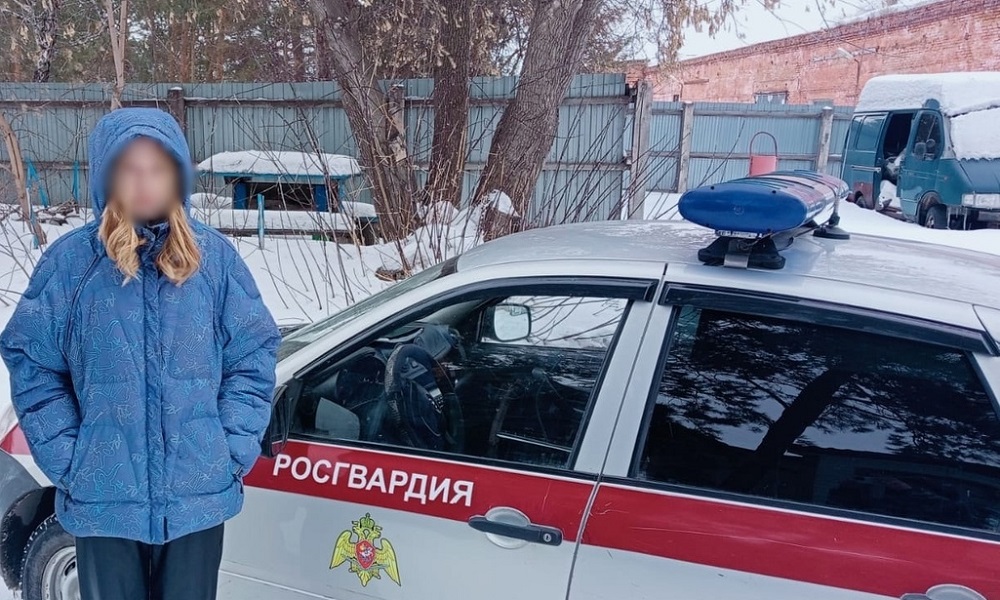 Омские росгвардейцы спасли девушку от нападения стаи бродячих собак
