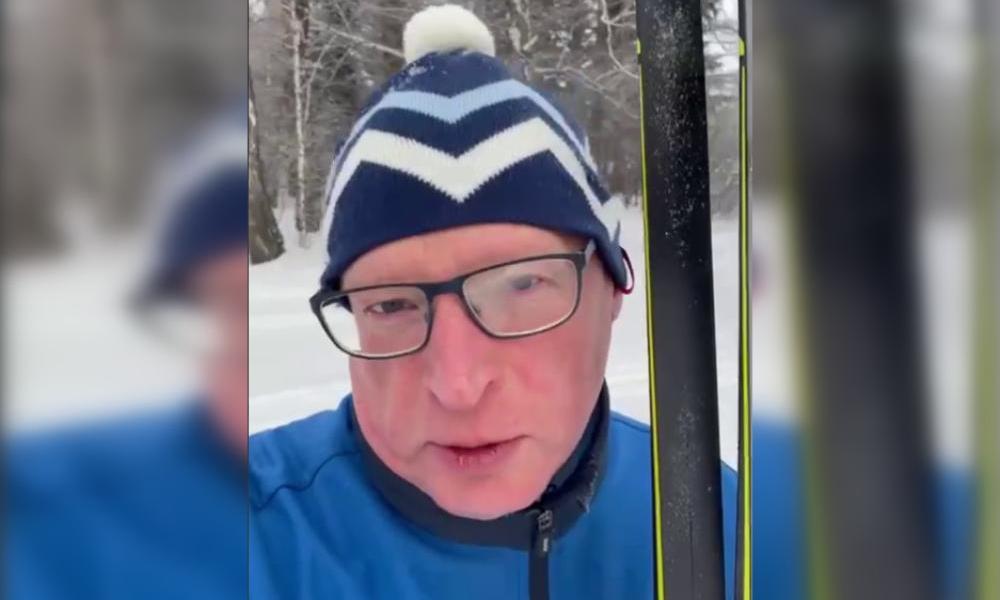 Александр Бурков поздравил омичей с наступающим зимним праздником «Лыжня России»