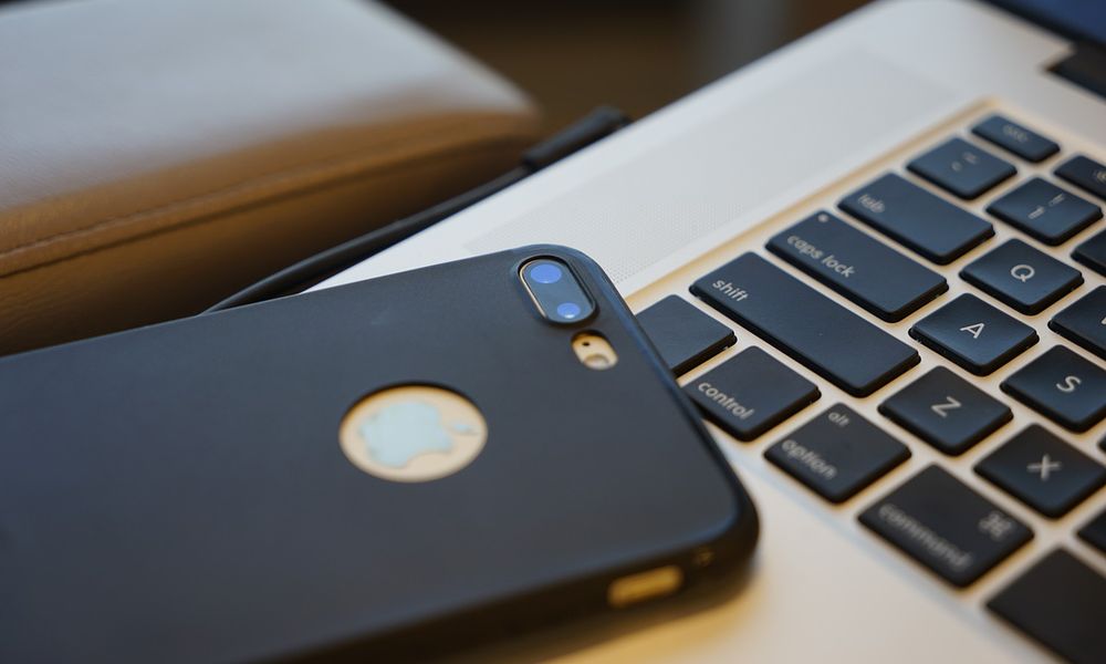 В Омске сотрудник салона сотовой связи продал базу абонентов