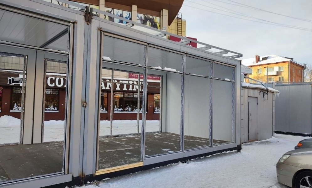 В Омске у ТЦ «Кристалл» строят новые киоски 