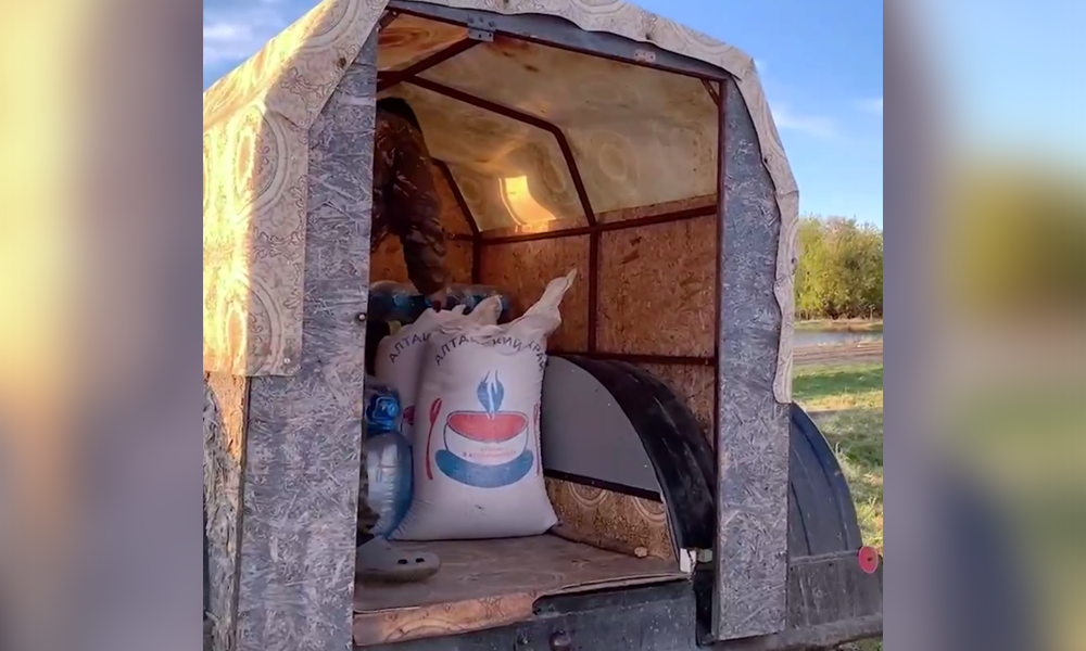 Жителям села Кайсы Усть-Ишимского района доставили продовольствие, питьевую воду и медикаменты