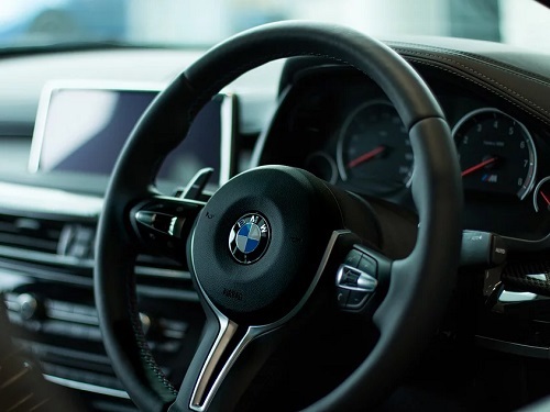 Омскому полицейскому придётся раскошелиться за покупку дорогой иномарки