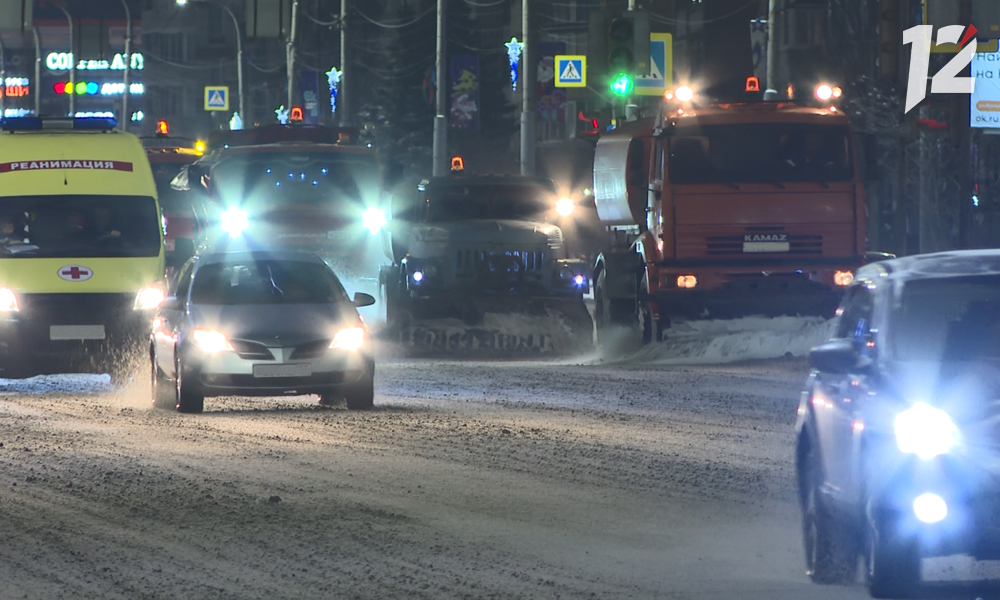 Центр Омска окрасился в красный цвет из-за пробок на дорогах