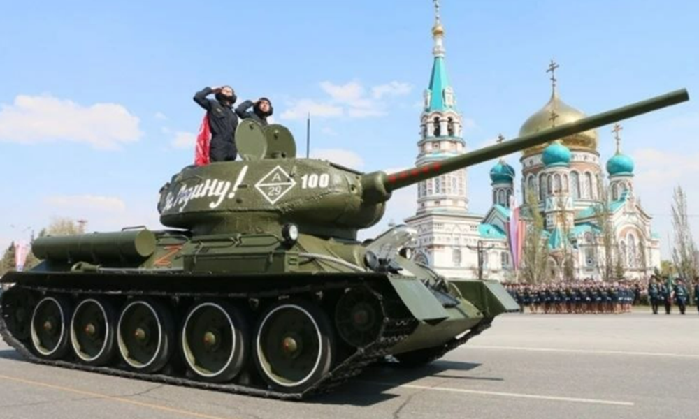 На Соборной площади омичи смогут увидеть легендарный танк Т-34 в День Победы