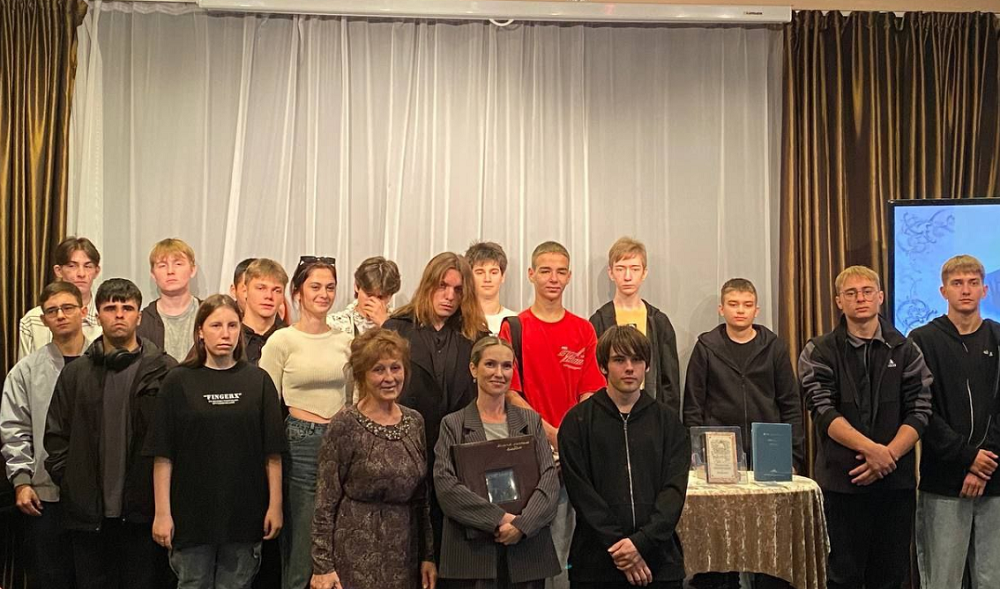 Автор проектов 12 канала Светлана Веретенникова выступила перед омичами в программе к 170-летию Анненского