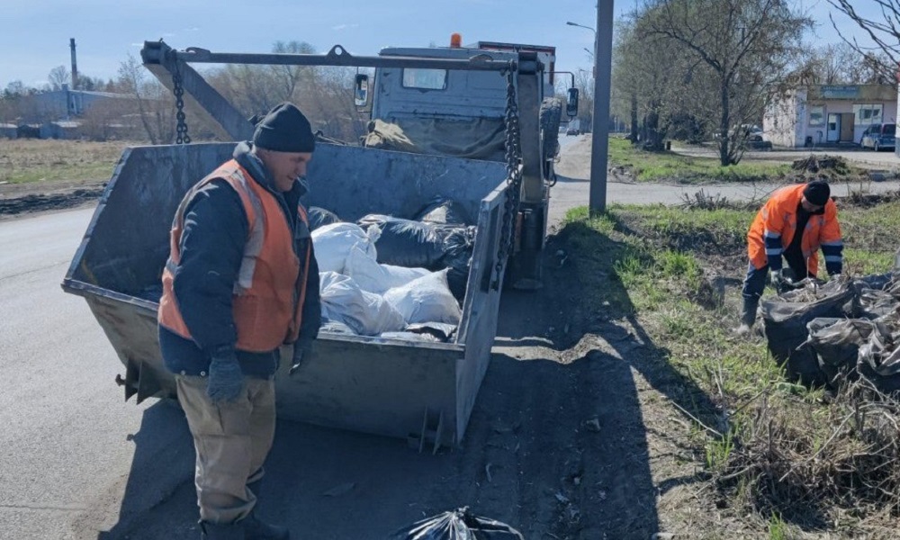 Омичи собрали почти 800 кубометров мусора в ходе месячника чистоты