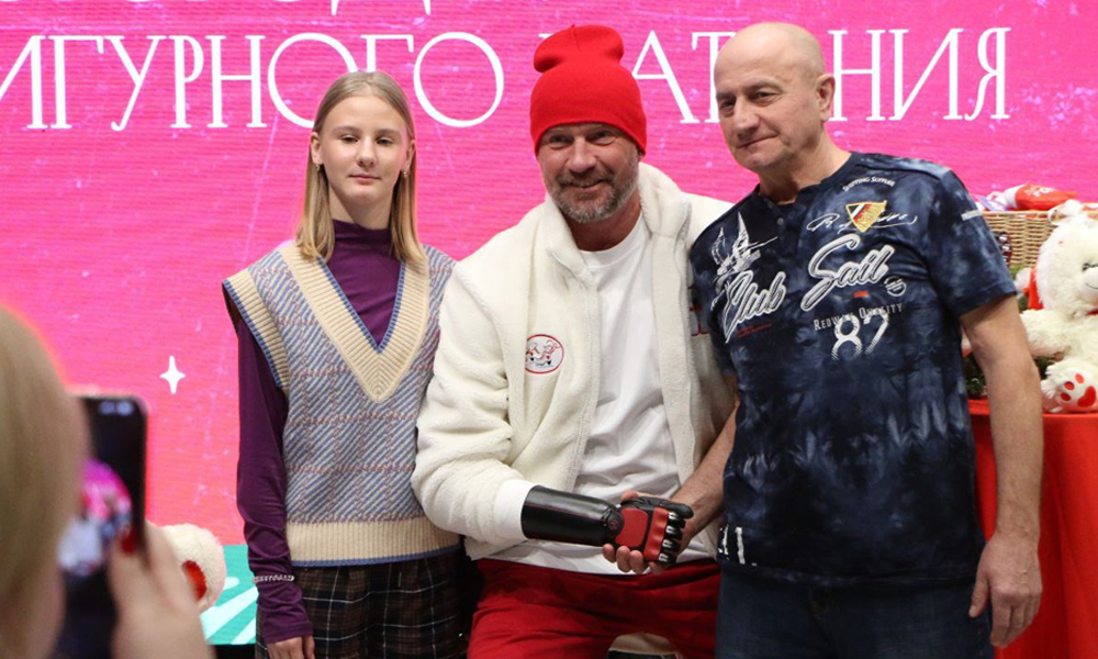 Олимпийский чемпион Роман Костомаров встретился с омскими болельщиками