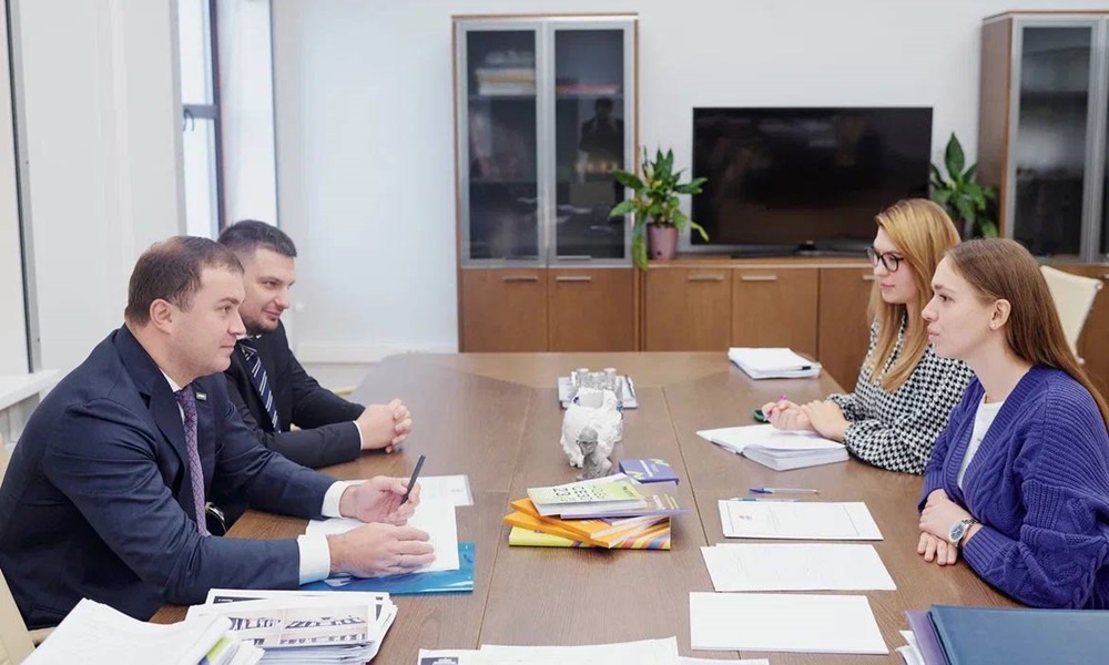 Виталий Хоценко встретился в Москве с руководителем Росмолодёжи Ксенией Разуваевой