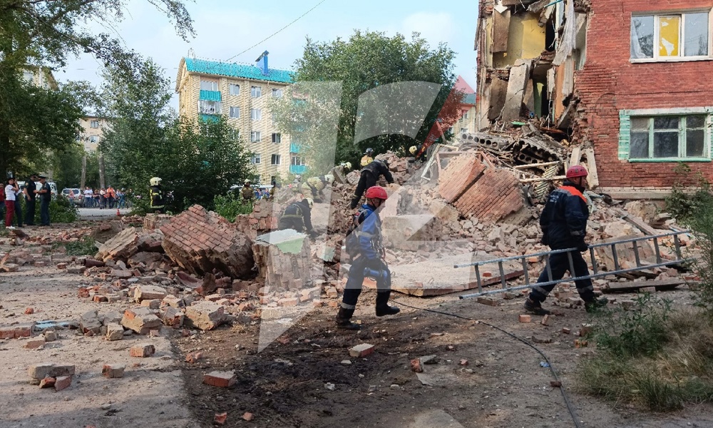 Жильцов обрушившегося дома в Омске временно разместят в гимназии и гостинице