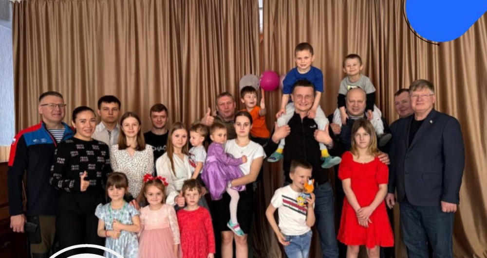 Сергей Шелест и Владимир Корбут отправились в Стаханов с гуманитарным грузом