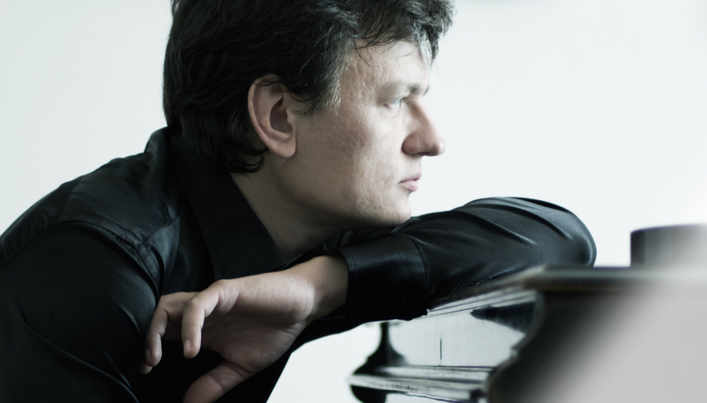 «Пианист тысячи и одного стиля» Александр Яковлев выступит в Омске