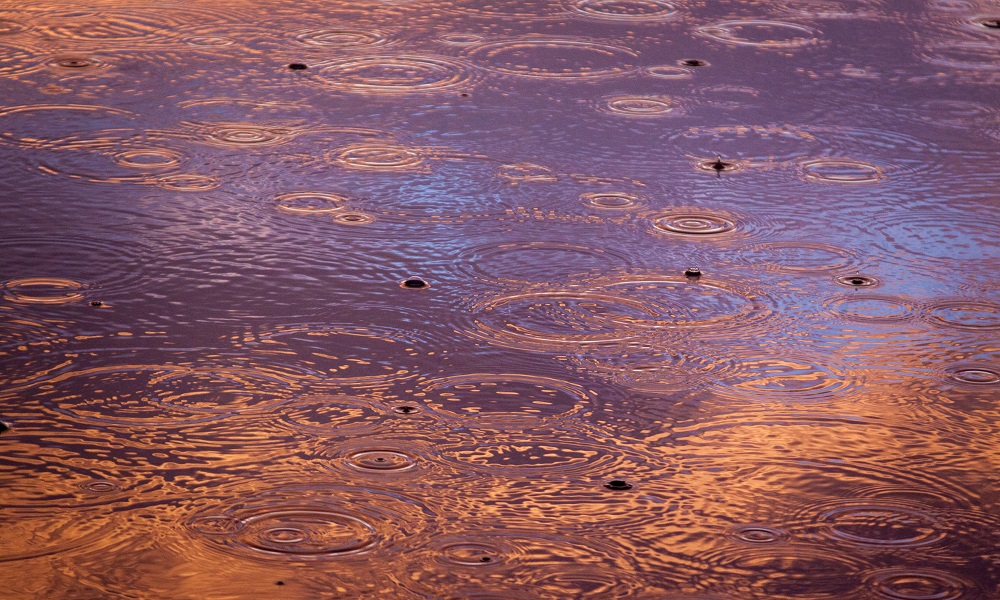 За сутки с омских дорог откачали больше 500 кубометров дождевой воды 