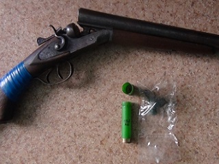 Житель Омской области застрелил стоявшего у окна соседа