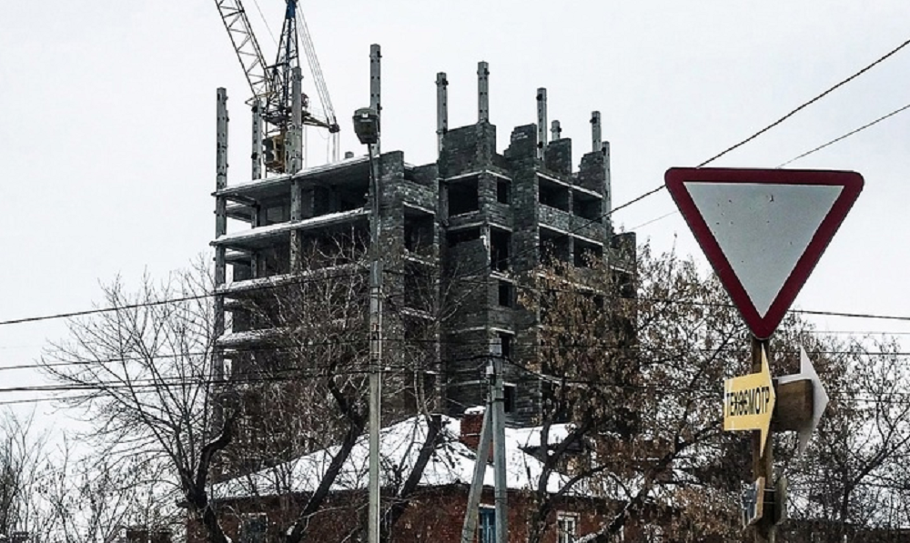 В Омске взялись достраивать дом на 11-й Ремесленной