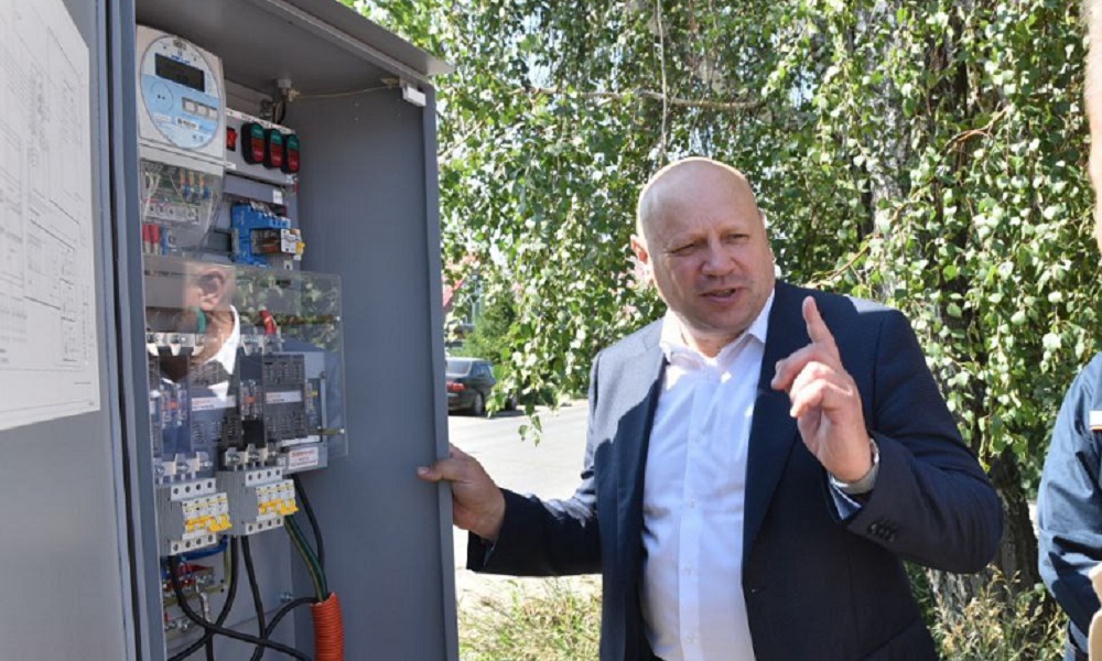 В Омске на улице 26-й Рабочей установили новую линию наружного освещения более чем за 2 млн рублей