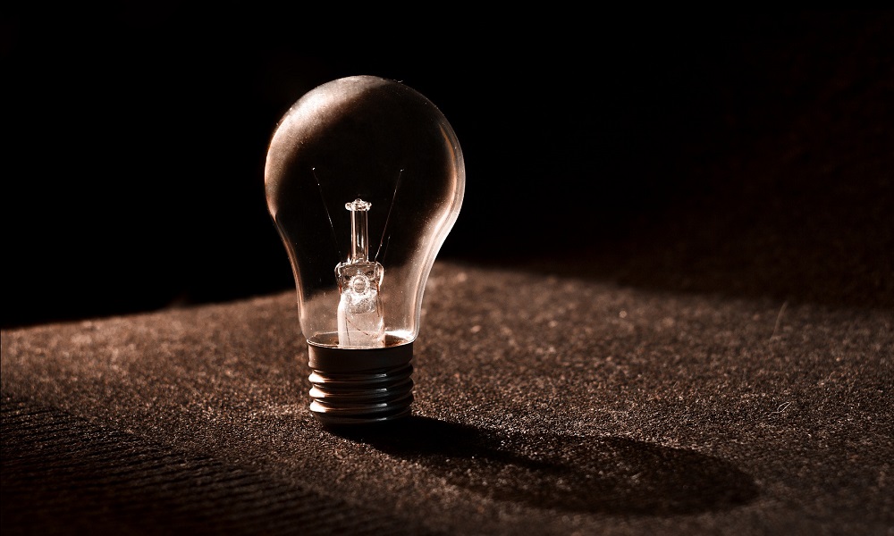 Жители нескольких округов Омска остались ночью без электричества