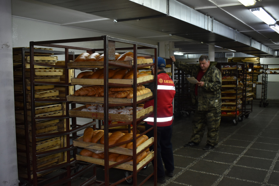 Управление Роспотребнадзора по Омской области сняло с производства почти 50 килограммов хлеба и пирожных