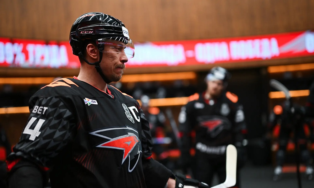 «Авангард» проиграл домашний матч «Локомотиву» со счётом 2:4  